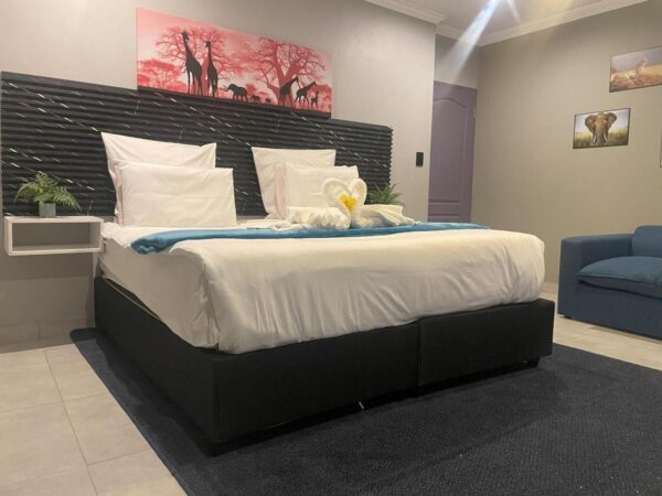 Honeymoon Suite - Image 4