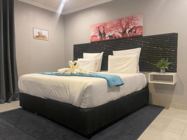 Honeymoon Suite - Image 5